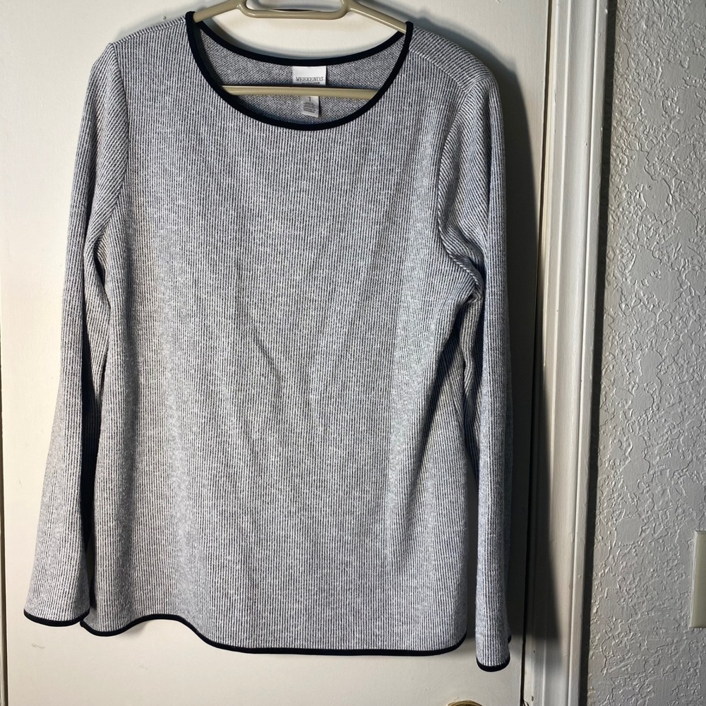 Weekends by Chicos Grey White Striped Long Sleeve Knit Top‎ Black Trim Size 1